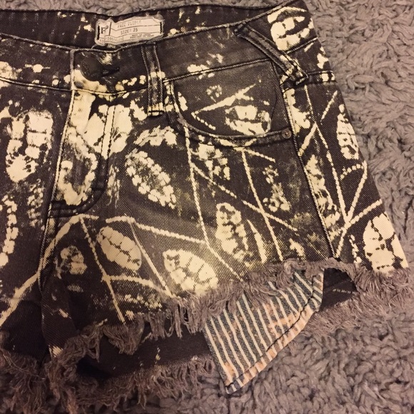 Free People - funky short shorts - Picture 6 of 8